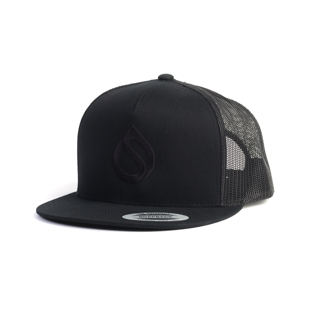 Drop flat trucker cap black